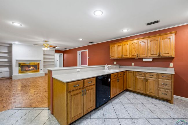 3005 Inwood Rd, House other with 3 bedrooms, 2 bathrooms and null parking in Kilgore TX | Image 6