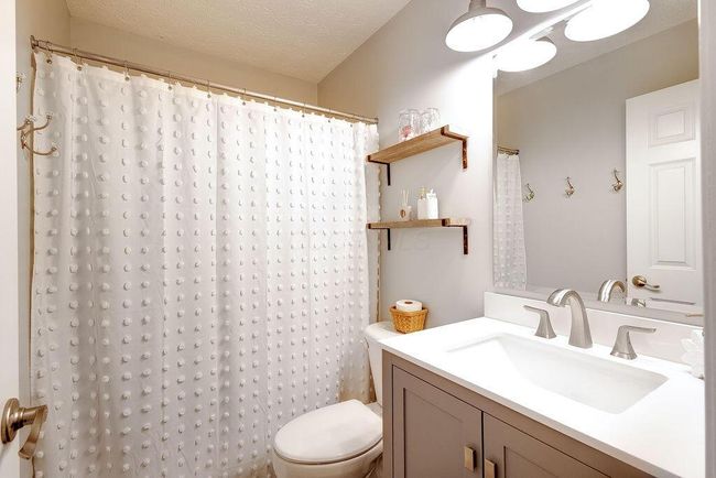 Second floor hall bath | Image 35