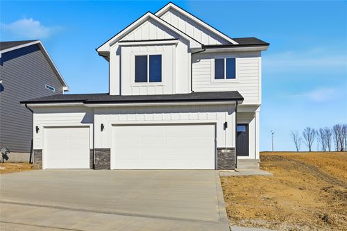 5664 Brook View Ave, Des Moines, IA, 50317-5022 | Card Image