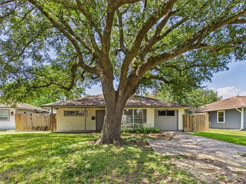 302 Sycamore Dr, Hitchcock, TX, 77563-3034 | Card Image