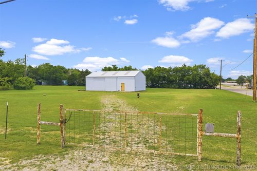 14 Cottonwood St, Lone Grove, OK, 73443-6105 | Card Image