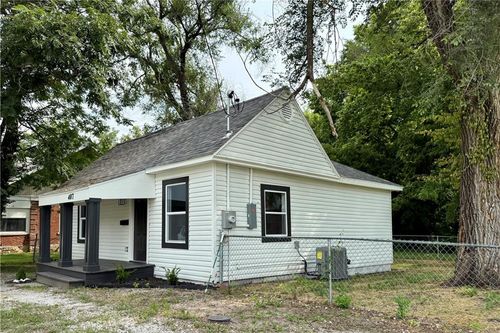 407 S Whitmer St, Richmond, MO, 64085-1647 | Card Image