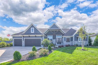 Front of home with great driveway and lots of parking | Image 1