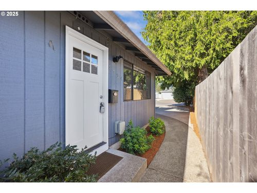 5724 Se 83rd Ave, Portland, OR, 97266-4822 | Card Image