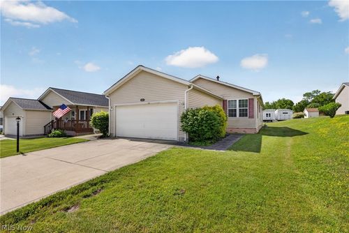 668 Woodlawn Rd, Chardon, OH, 44024-9822 | Card Image