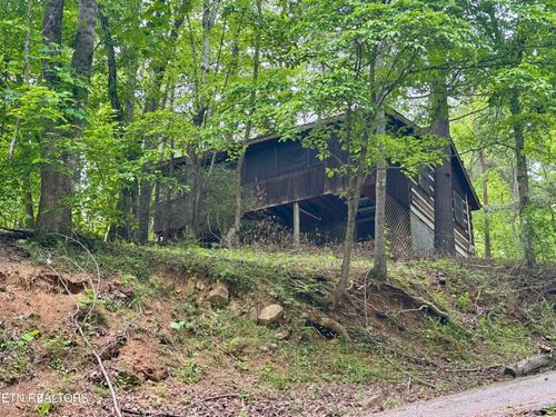 2340 Avon Cir, Sevierville, TN, 37876-7433 | Card Image