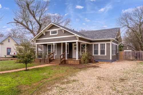 711 Bois Darc St, Lockhart, TX, 78644-2305 | Card Image