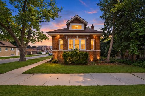 8101 S Kimbark Ave, Chicago, IL, 60619-3420 | Card Image