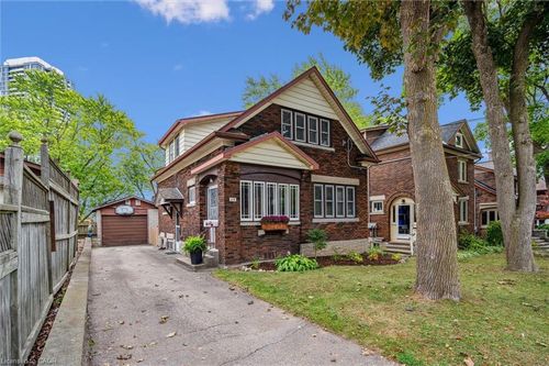 39 Agnes St, Kitchener, ON, N2G2E9 | Card Image