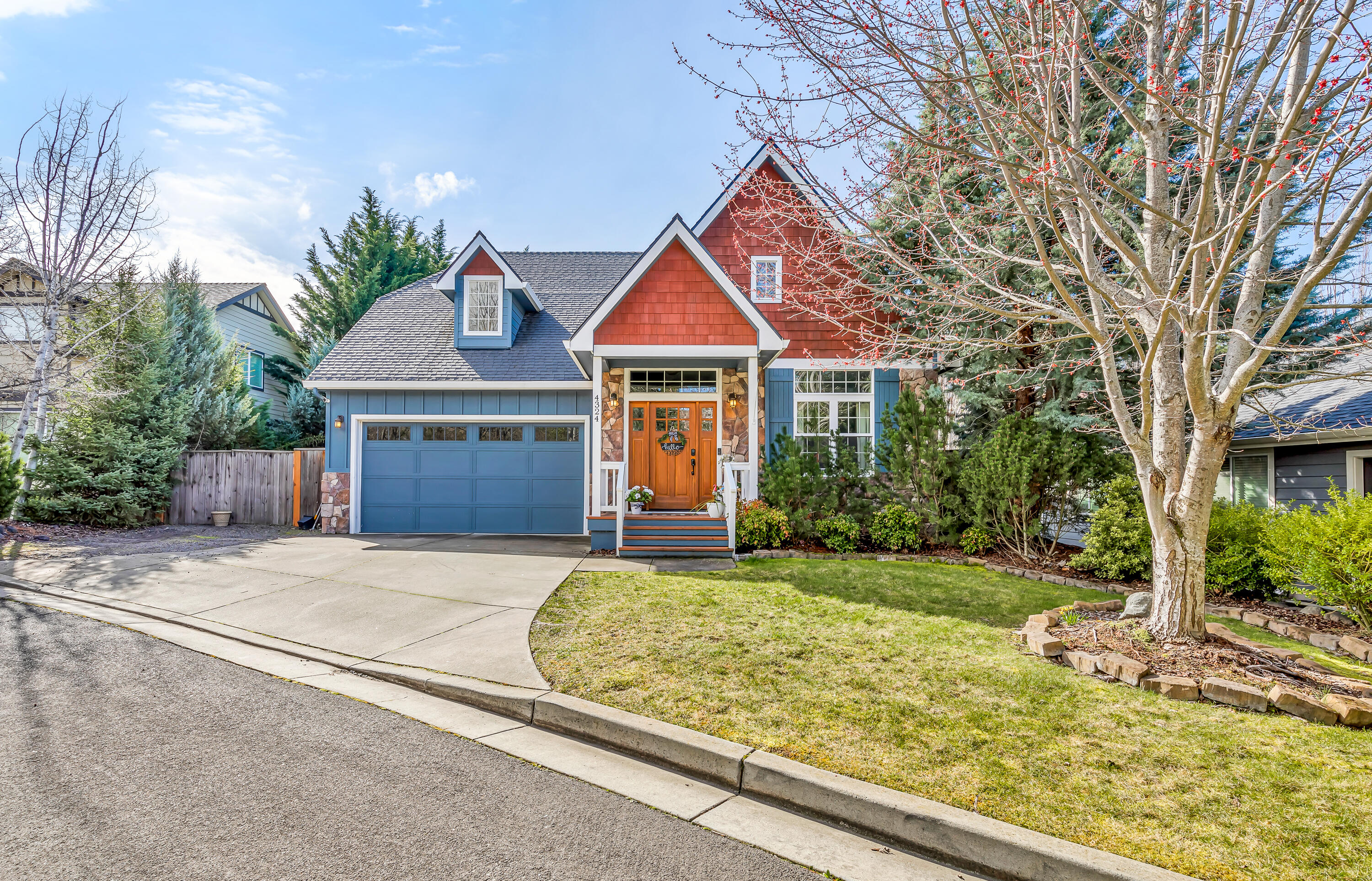 Wolf Run Dr, Medford, OR 97504