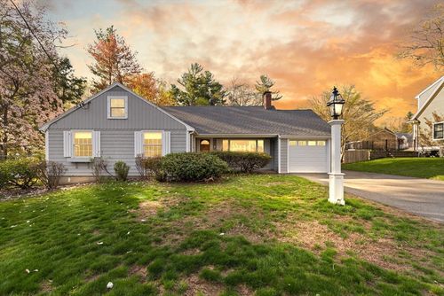 4 Strout Ave, Lynnfield, MA, 01940-1151 | Card Image