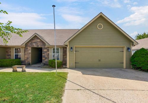 2300 E Sycamore St, Tonganoxie, KS, 66086-8300 | Card Image