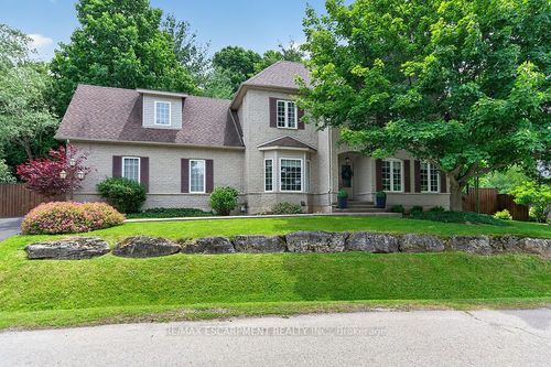 4 Valley Ridge Lane, Hamilton, ON, L8N2Z7 | Card Image
