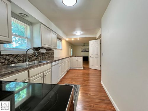 2221 Hermitage Hills Trl, Davison, MI, 48423-2314 | Card Image