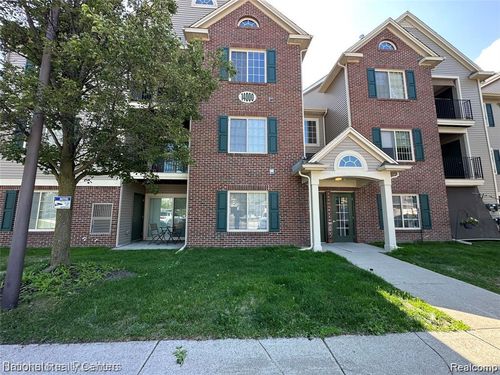 14301 Pinehurst Ln, Grand Blanc, MI, 48439-2640 | Card Image