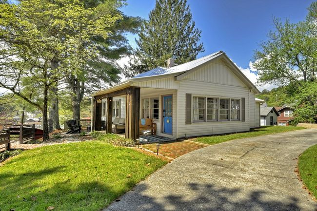 102 Riverview St, Home with 3 bedrooms, 2 bathrooms and null parking in Copperhill TN | Image 8