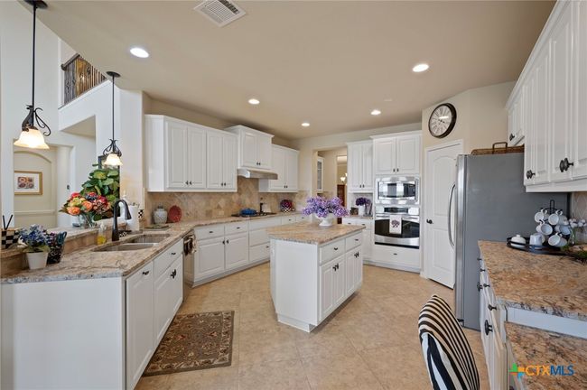 182 Emma Loop, House other with 4 bedrooms, 4 bathrooms and null parking in Austin TX | Image 11