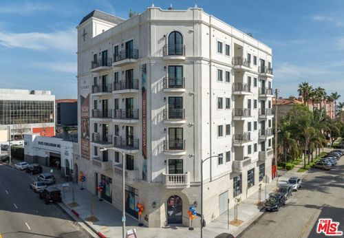 302-5768 W 3rd Street, Los Angeles, CA, 90036 | Card Image