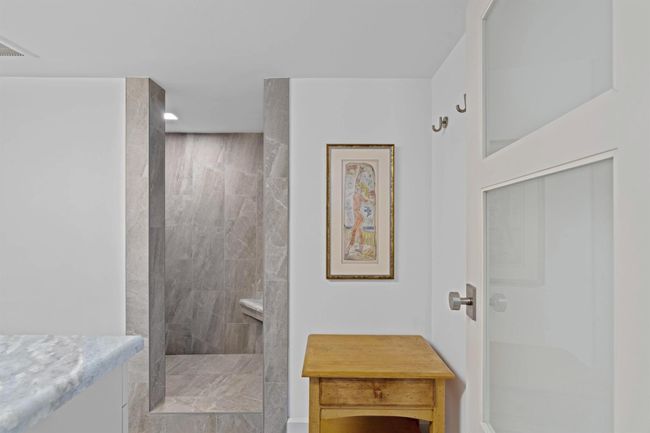 APT-1902 - 1900 Consulate Pl, Condo with 2 bedrooms, 2 bathrooms and null parking in West Palm Beach FL | Image 31