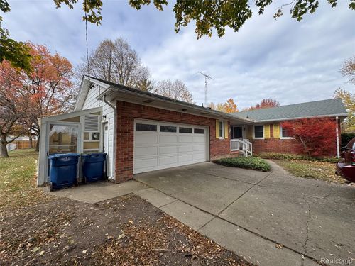 5374 Torrey Rd, Flint, MI, 48507-3808 | Card Image