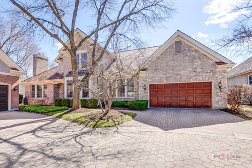 2 Groton Ct, Lincolnshire, IL, 60069-2106 | Card Image