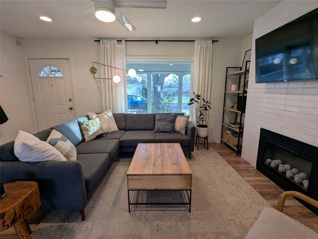 1510 Glencrest Dr, House other with 3 bedrooms, 2 bathrooms and 1 parking in Austin TX | Image 5