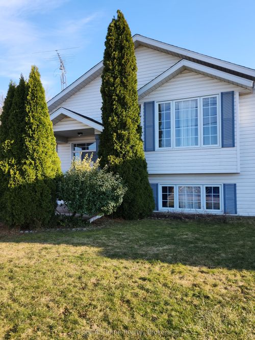 5524 Fraser St, Niagara Falls, ON, L2E3C9 | Card Image