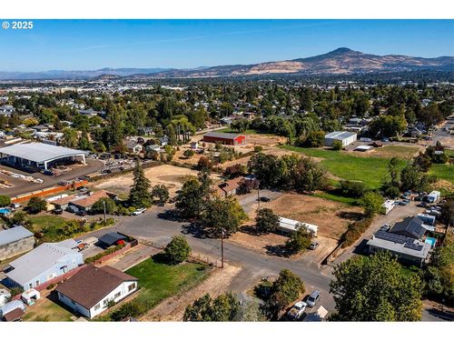 166-144 Reager St, Medford, OR, 97501-2212 | Card Image