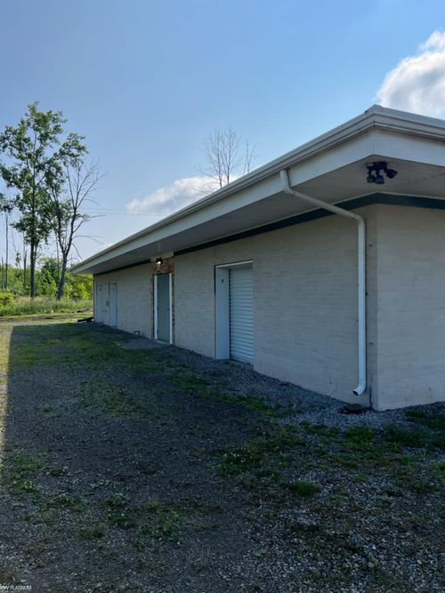 1090 N Lakeshore Rd, Harbor Beach, MI, 48441-9318 | Card Image