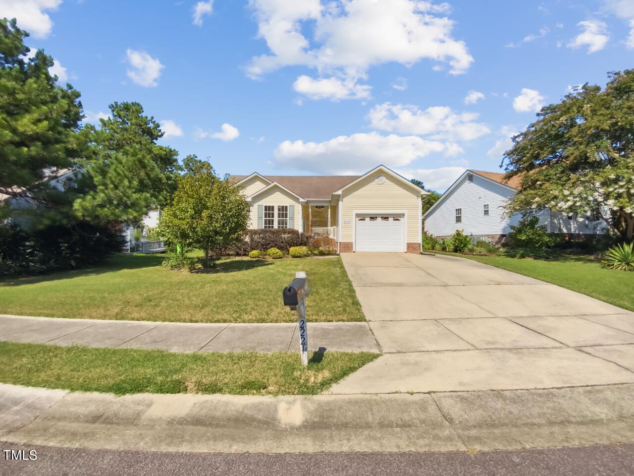 Lockwood Folly Ln, Raleigh, NC 27610