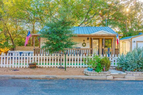 109 E College St, Fredericksburg, TX, 78624-3933 | Card Image