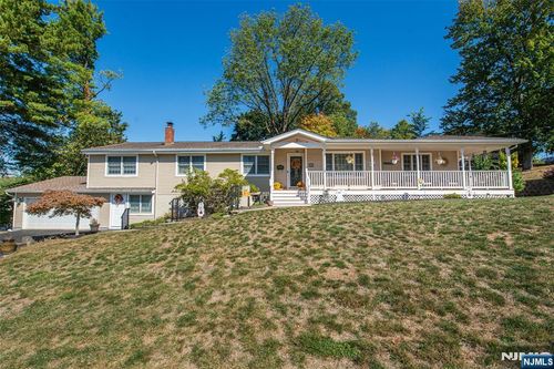 38 Stirling Ln, Wayne, NJ, 07470-4502 | Card Image