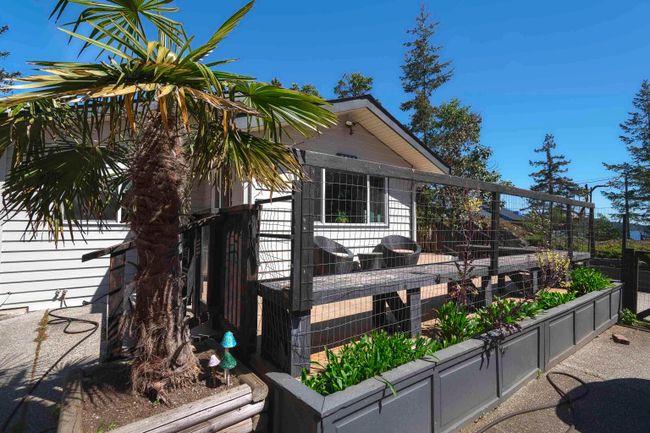 5032 Sherman Lane, House other with 2 bedrooms, 2 bathrooms and 8 parking in Halfmoon Bay BC | Image 3