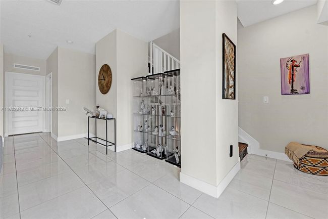 4690 Nw 84 Th Ave, Townhouse with 3 bedrooms, 5 bathrooms and null parking in Doral FL | Image 17