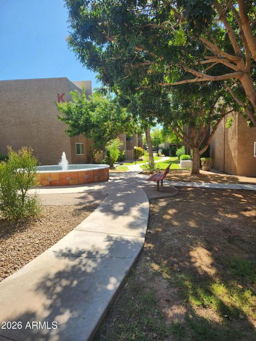 i3-5525 E Thomas Rd, Phoenix, AZ, 85018-8126 | Card Image