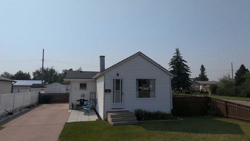 5922 54 St, Taber, AB, T1G1K3 | Card Image