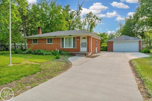 18467 Pershing St, Livonia, MI, 48152-3848 | Card Image