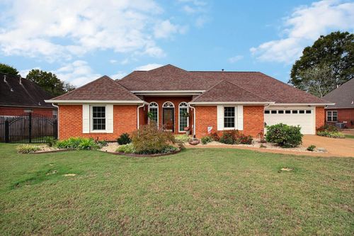 877 Ten Oaks Dr, Collierville, TN, 38017-1677 | Card Image