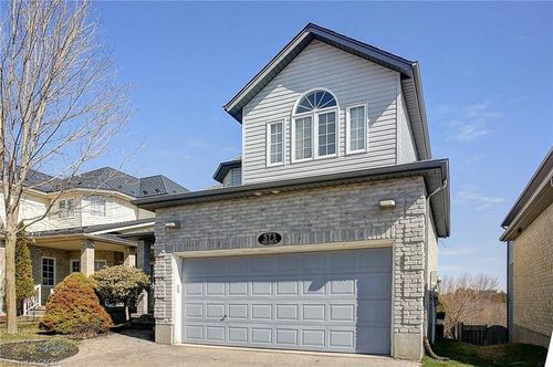 573 Robert Ferrie Dr, Kitchener, ON, N2P2T8 | Card Image