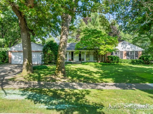 970 Santa Barbara Dr Se, East Grand Rapids, MI, 49506-6561 | Card Image
