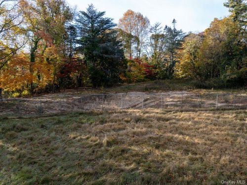 81 Old Broadway Ave, Sayville, NY, 11782-1709 | Card Image