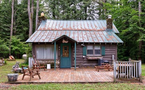 33 Chuckwagon Trl, Lake Luzerne, NY, 12846-3113 | Card Image