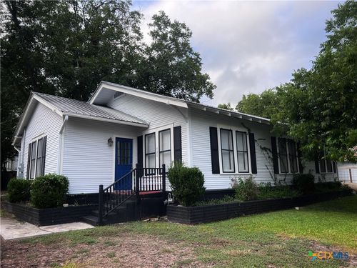 a-420 Willow Ave, New Braunfels, TX, 78130-5870 | Card Image