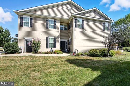 94 New Village Greene Dr, HONEY BROOK, PA, 19344-8609 | Card Image