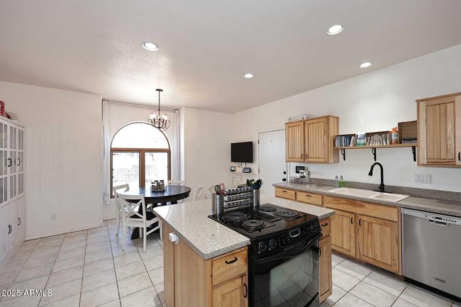 17862 E Hummingbird Ln, House other with 5 bedrooms, 3 bathrooms and null parking in Mayer AZ | Image 9