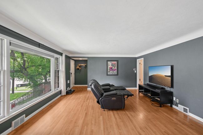 8-web-or-mls-Como Ave-1106-008.jpg | Image 5