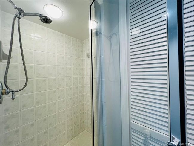 APT-401 - 10044 Ocean Dr, Condo with 3 bedrooms, 2 bathrooms and null parking in Jensen Beach FL | Image 62