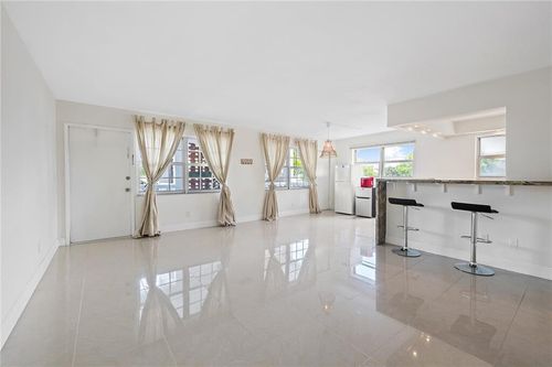 a201-5201 Ne 24th Ter, Fort Lauderdale, FL, 33308-3953 | Card Image