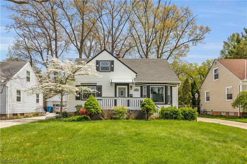 477 Huntmere Dr, Bay Village, OH, 44140-2538 | Card Image