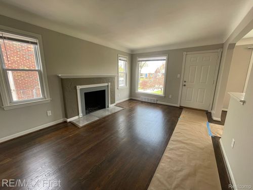 21128 Kenmore Ave, Harper Woods, MI, 48225-1706 | Card Image